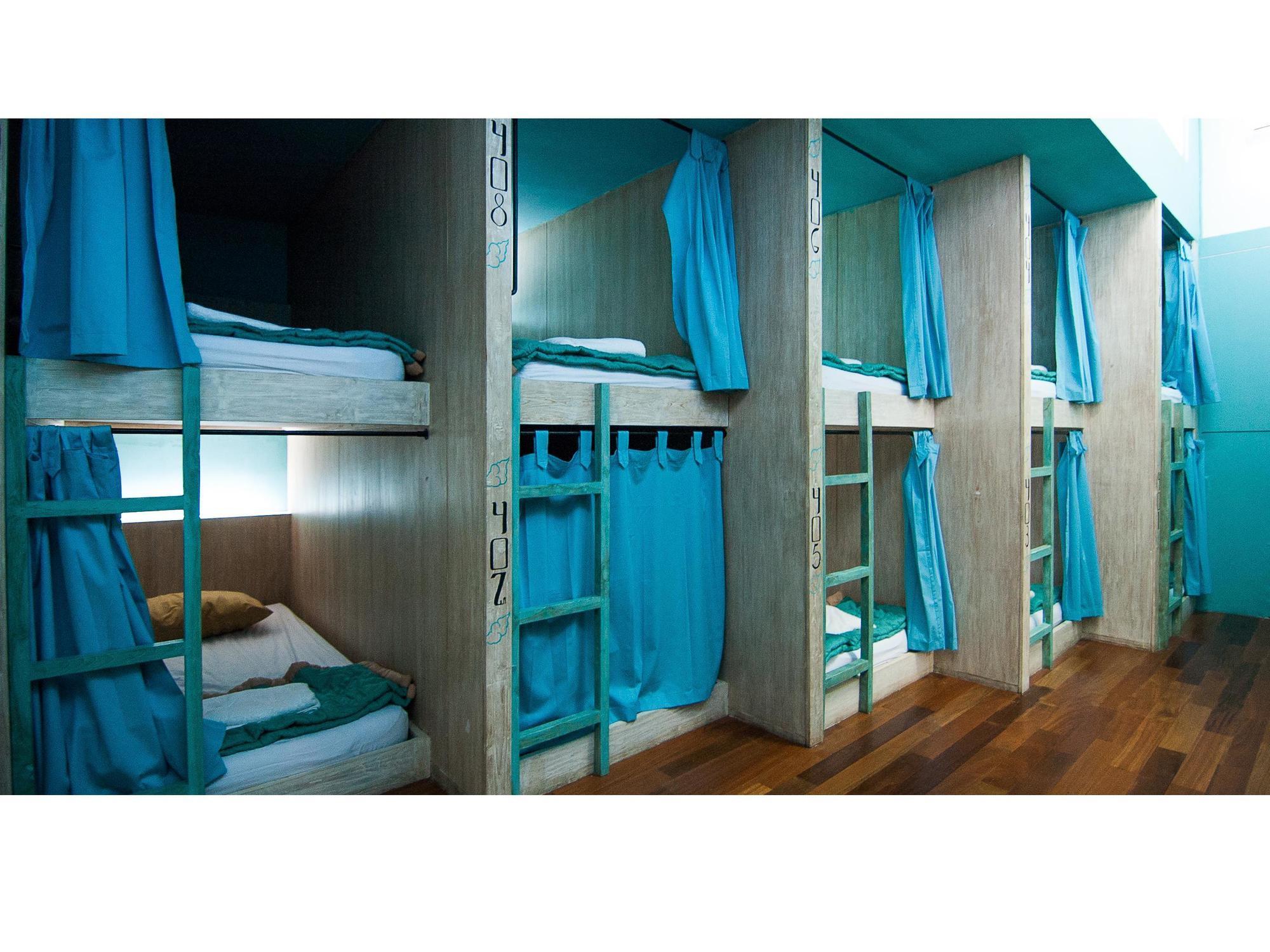 Nau Here Hostel Kuta  Ngoại thất bức ảnh