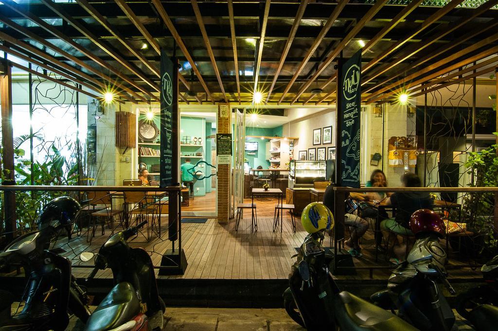 Nau Here Hostel Kuta  Ngoại thất bức ảnh
