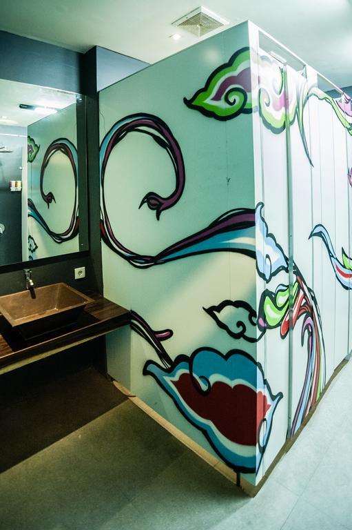 Nau Here Hostel Kuta  Ngoại thất bức ảnh