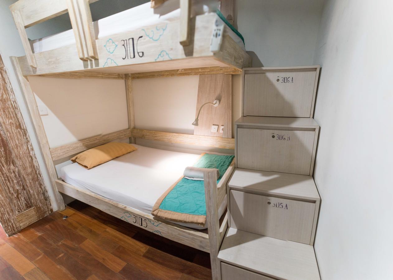 Nau Here Hostel Kuta  Ngoại thất bức ảnh