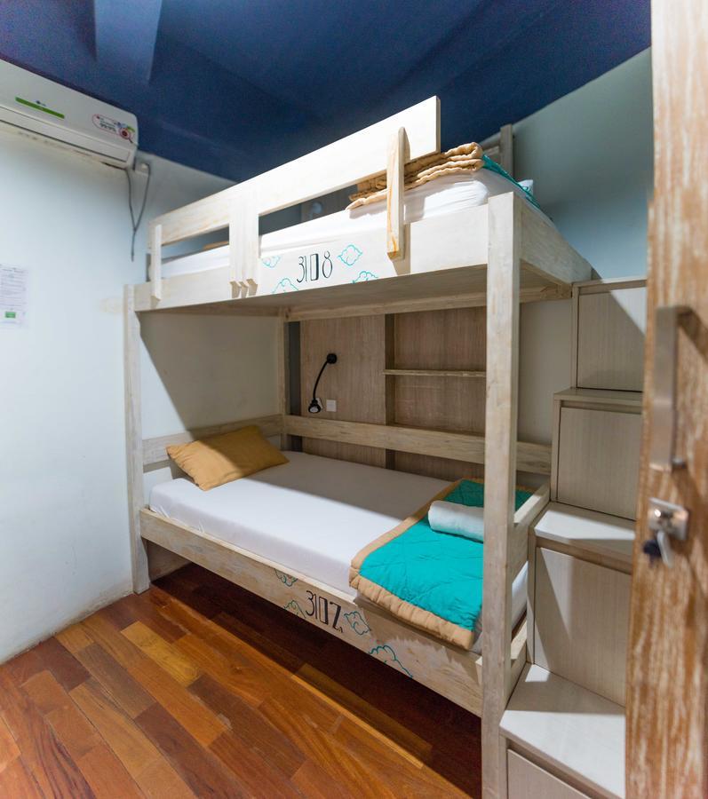 Nau Here Hostel Kuta  Ngoại thất bức ảnh
