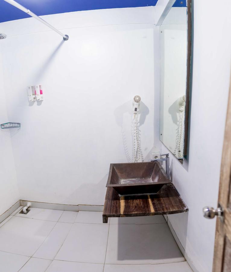 Nau Here Hostel Kuta  Ngoại thất bức ảnh