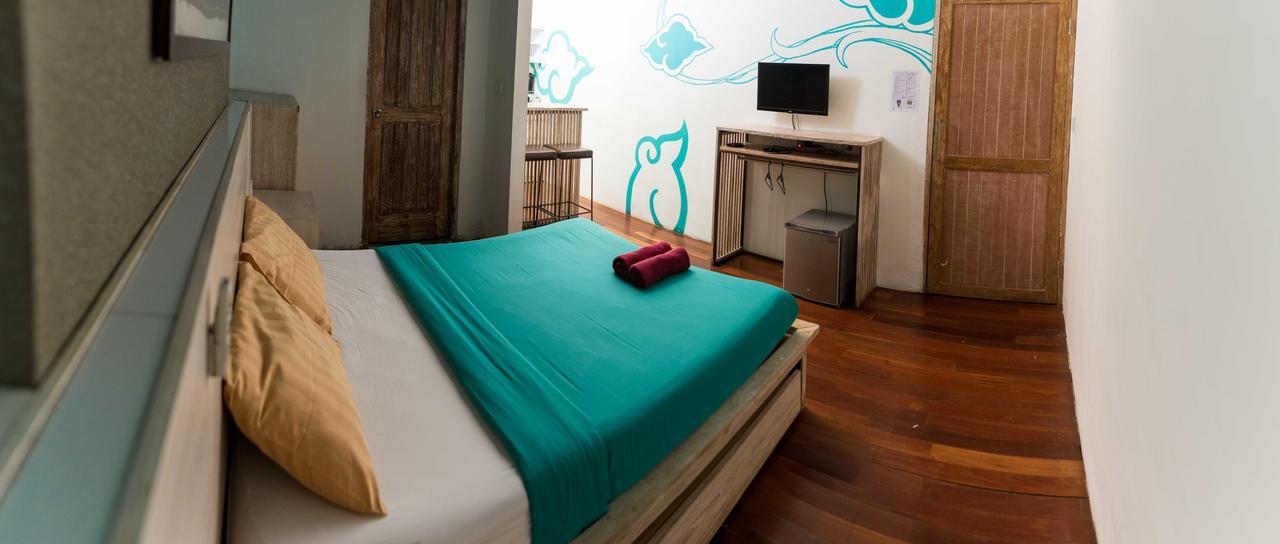 Nau Here Hostel Kuta  Ngoại thất bức ảnh