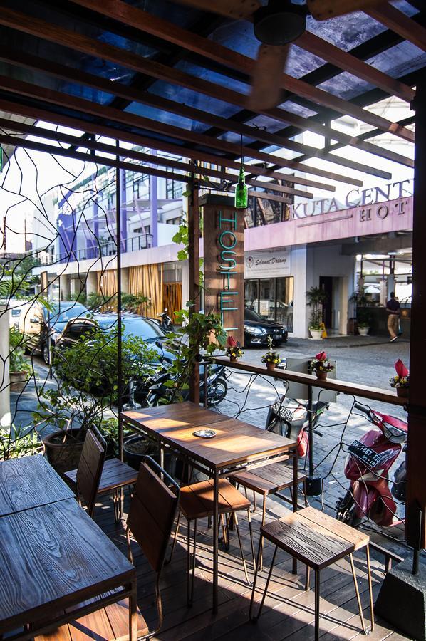 Nau Here Hostel Kuta  Ngoại thất bức ảnh