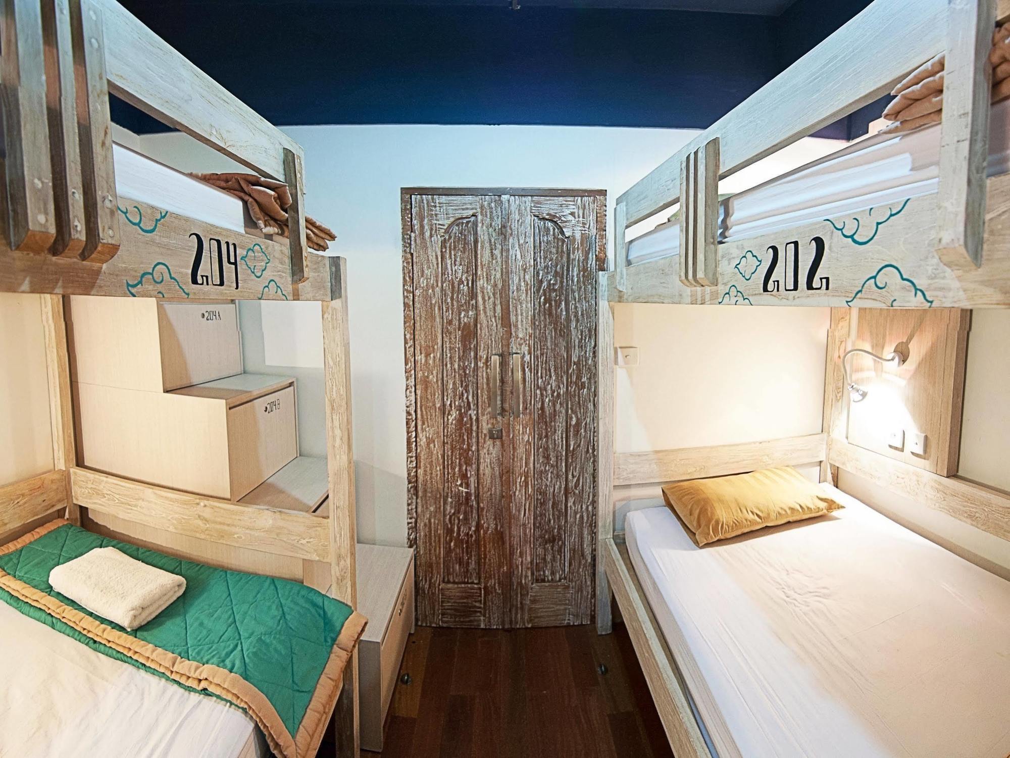 Nau Here Hostel Kuta  Ngoại thất bức ảnh