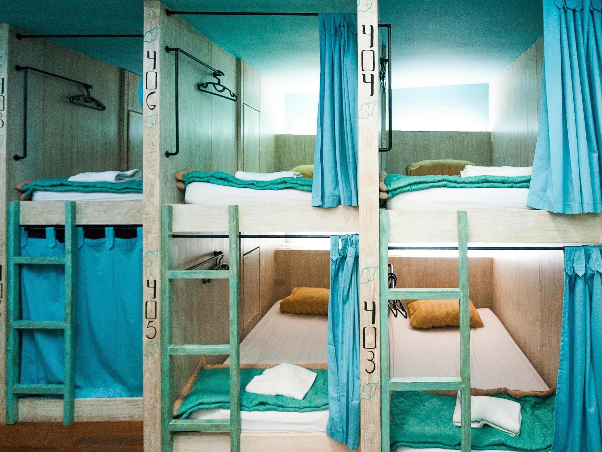 Nau Here Hostel Kuta  Ngoại thất bức ảnh
