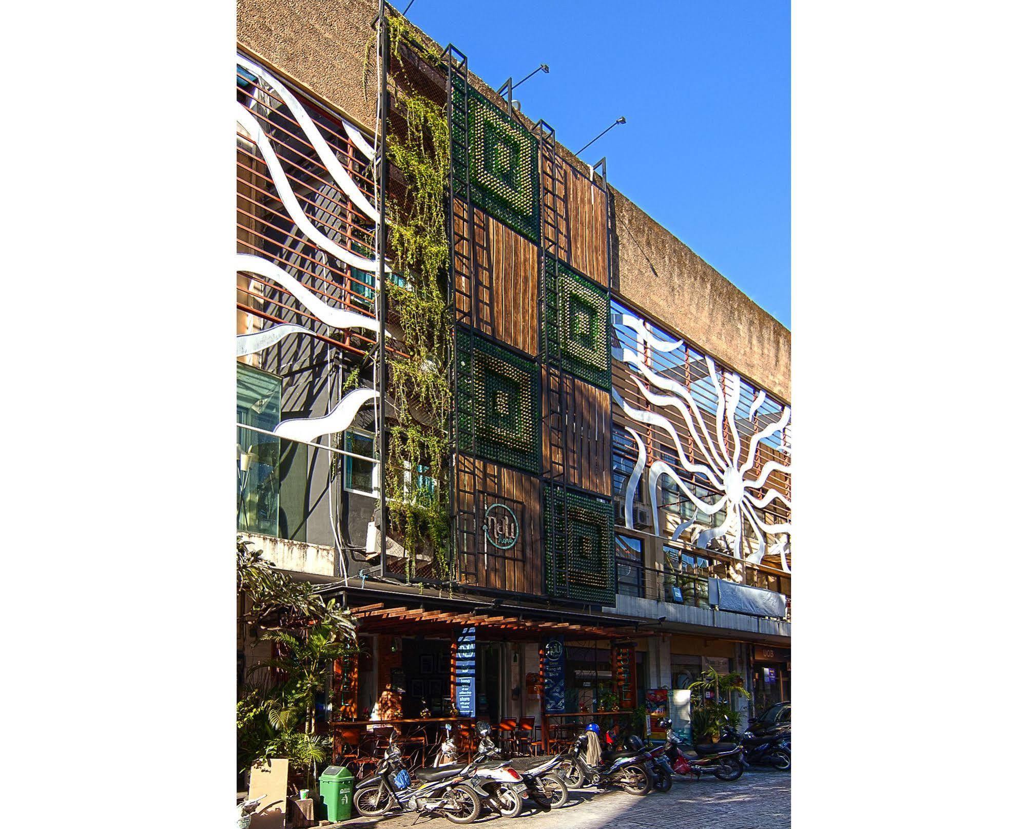 Nau Here Hostel Kuta  Ngoại thất bức ảnh