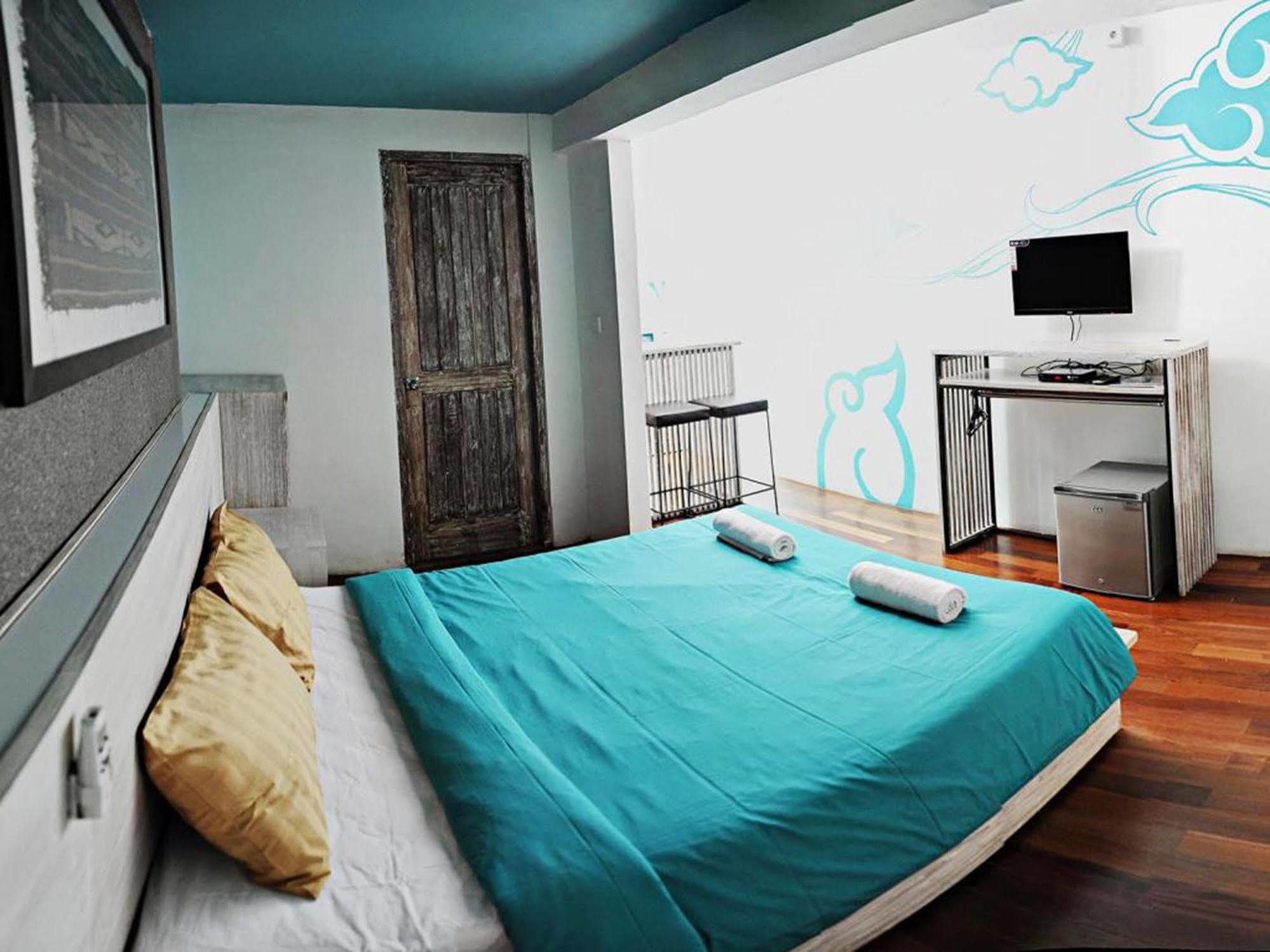 Nau Here Hostel Kuta  Ngoại thất bức ảnh