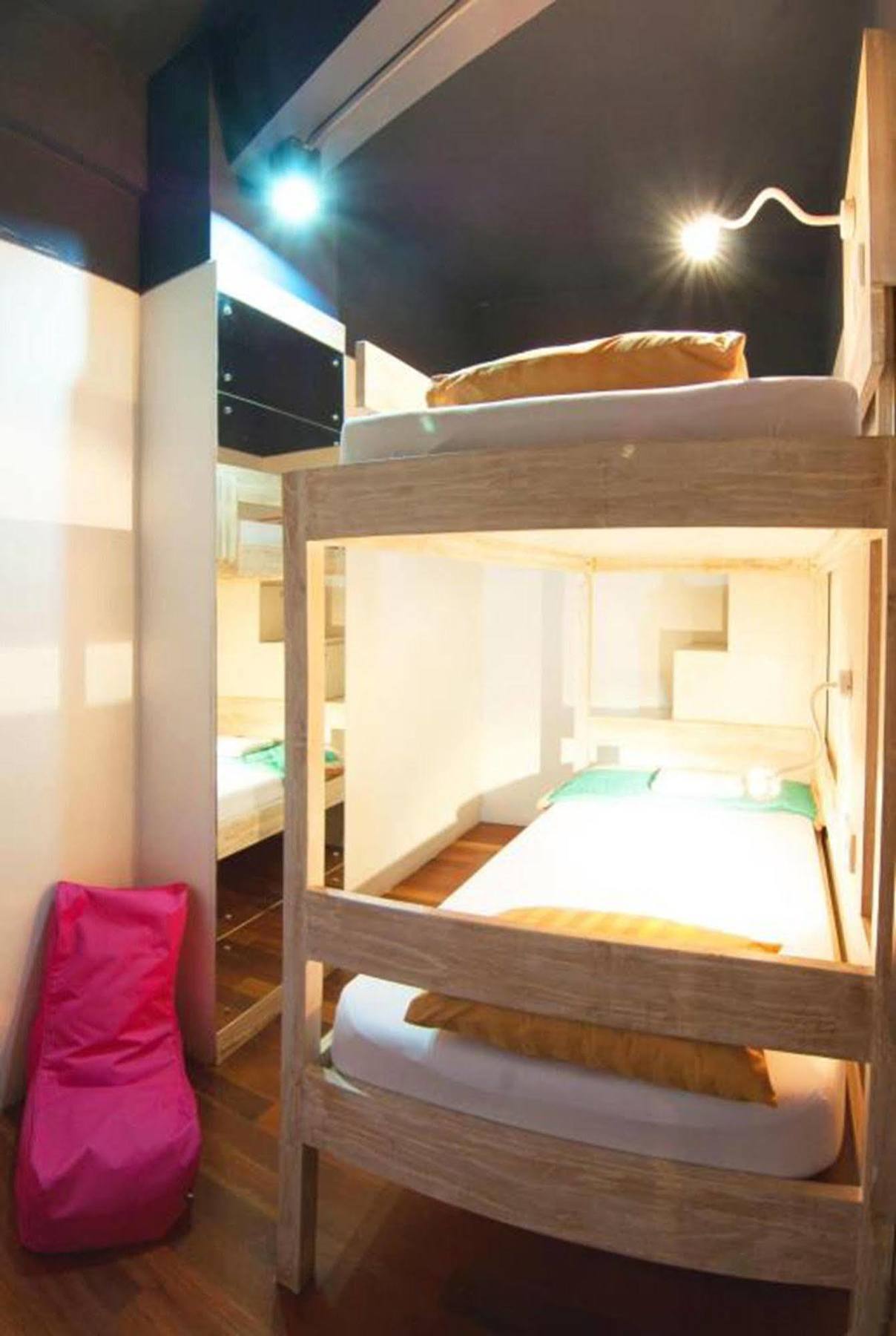 Nau Here Hostel Kuta  Ngoại thất bức ảnh
