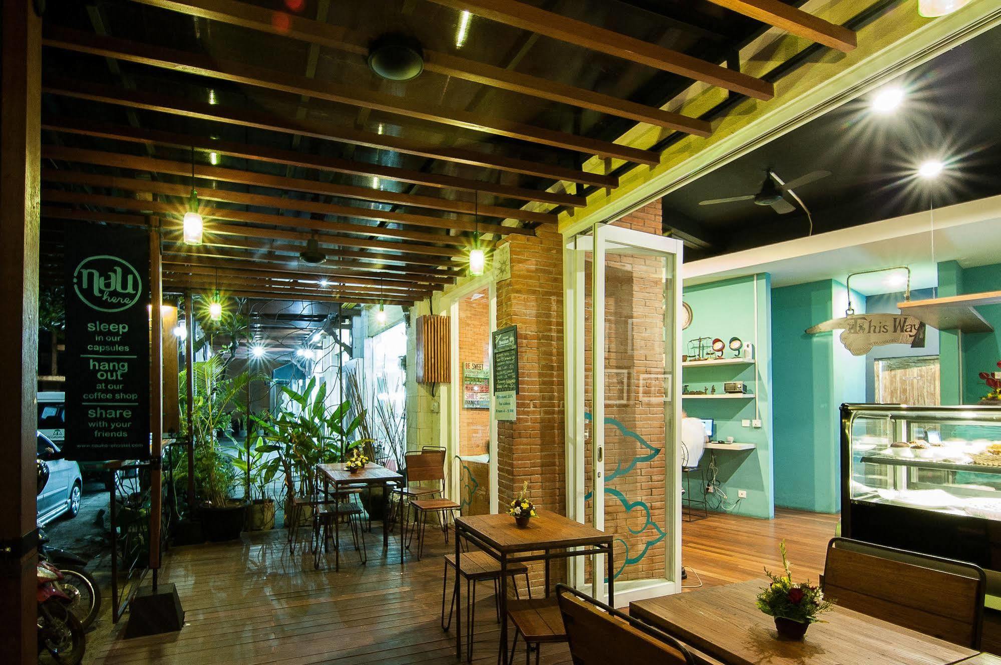 Nau Here Hostel Kuta  Ngoại thất bức ảnh