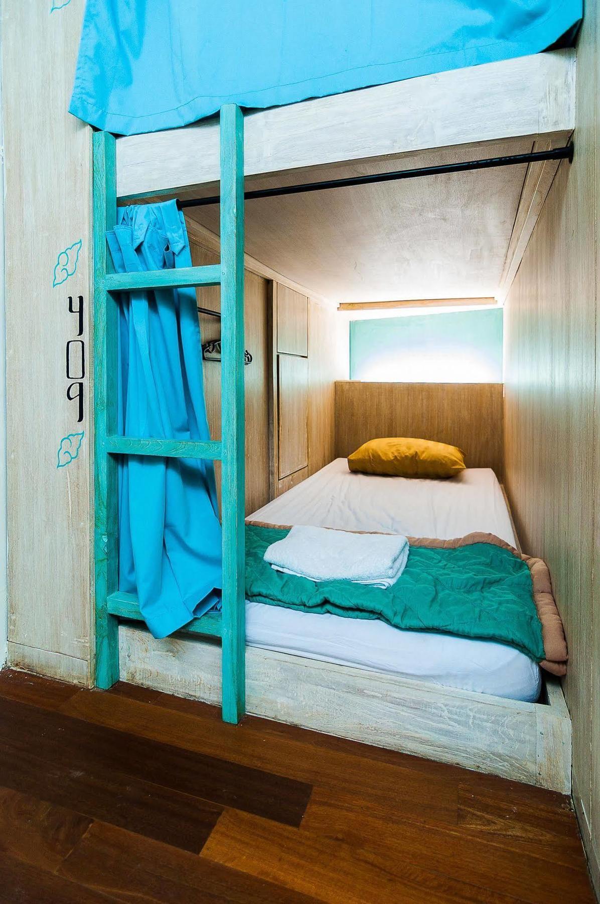 Nau Here Hostel Kuta  Ngoại thất bức ảnh