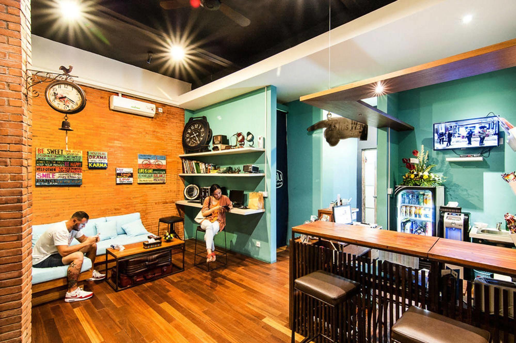 Nau Here Hostel Kuta  Ngoại thất bức ảnh