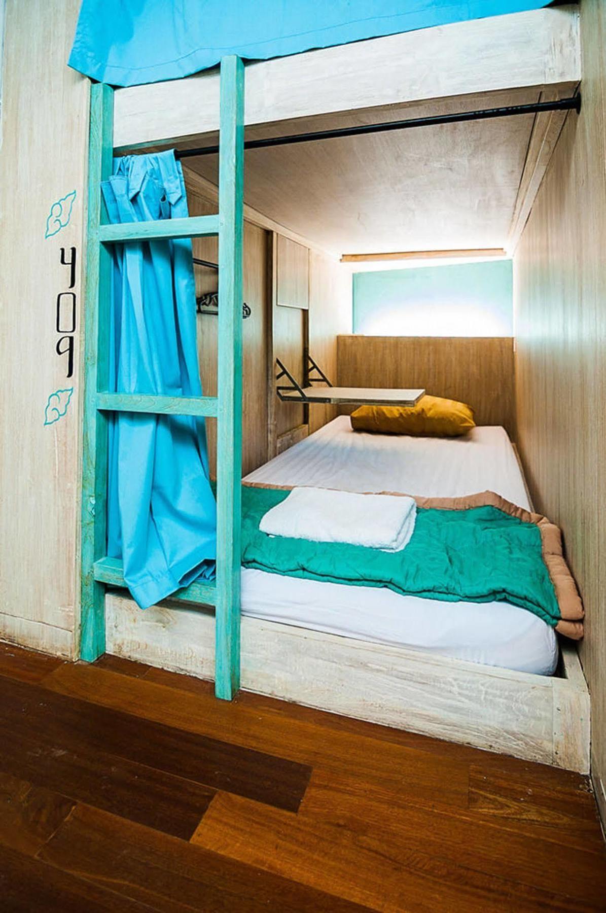 Nau Here Hostel Kuta  Ngoại thất bức ảnh