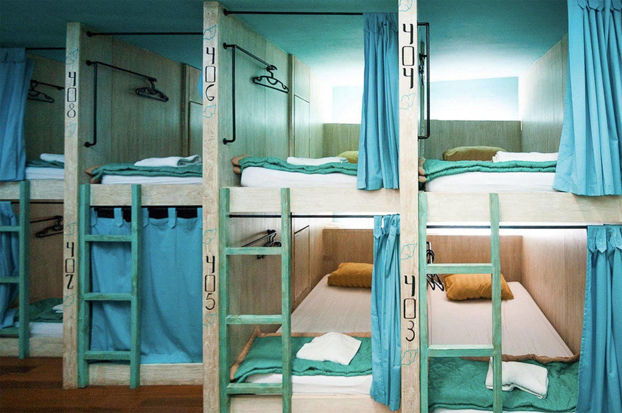 Nau Here Hostel Kuta  Ngoại thất bức ảnh