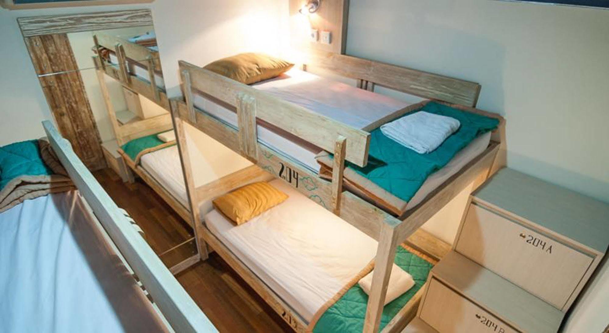 Nau Here Hostel Kuta  Ngoại thất bức ảnh